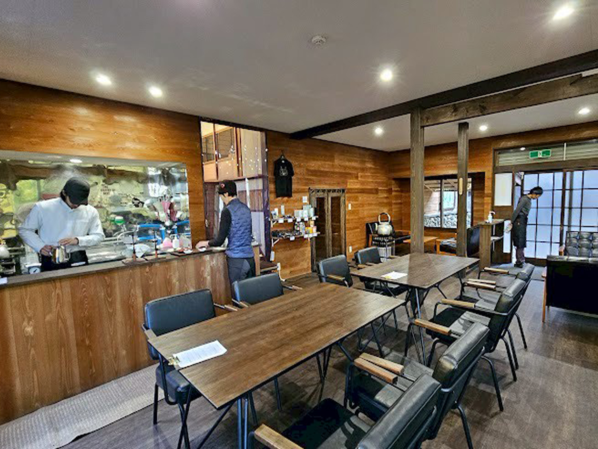 営業中の根子岳山荘